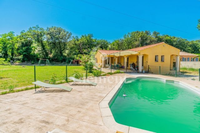 Maison de plain-pied 125 m2 avec piscine, Piolenc